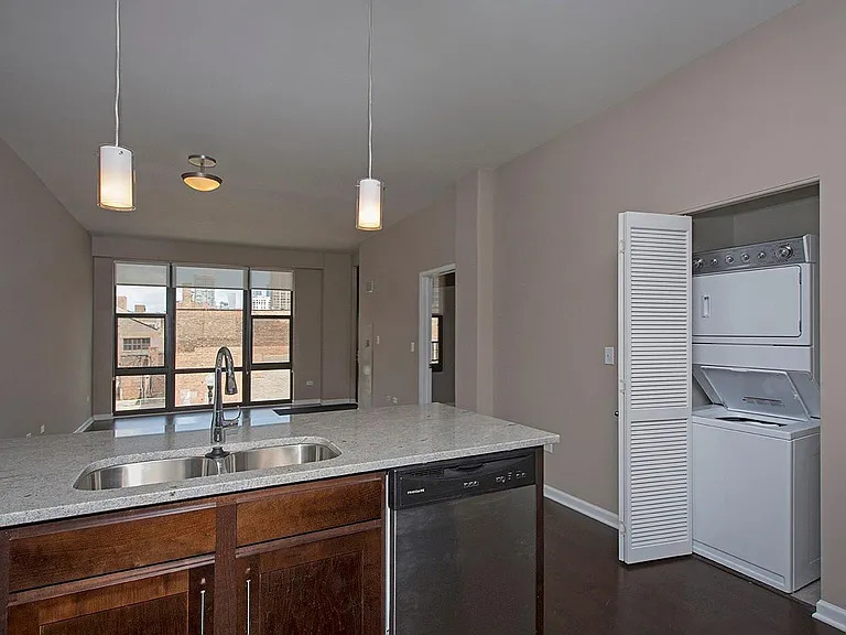 2300 S Michigan Avenue 417