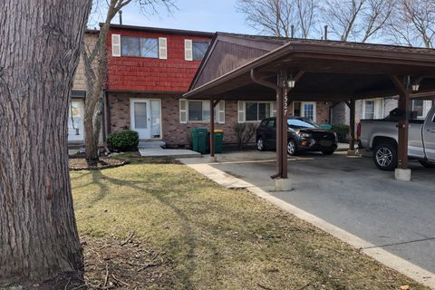 1527 Mohawk Trail Wheeling IL 60090