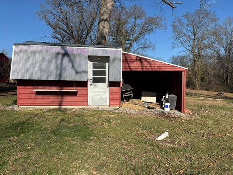 Tiny photo for 11412 IL-37 Highway, Benton, IL 62812 (MLS # 100000022)