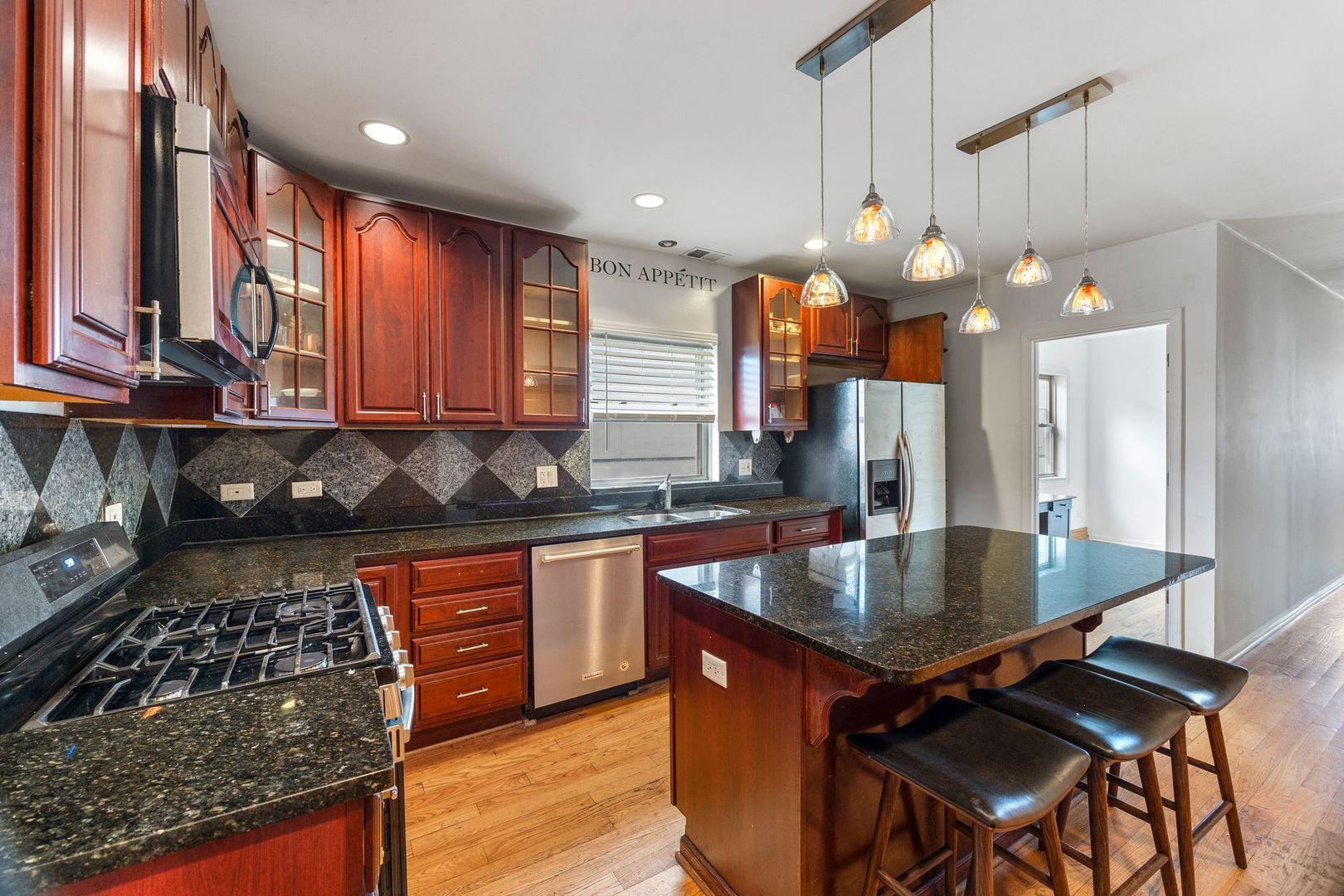 1638 W Blackhawk Street 3