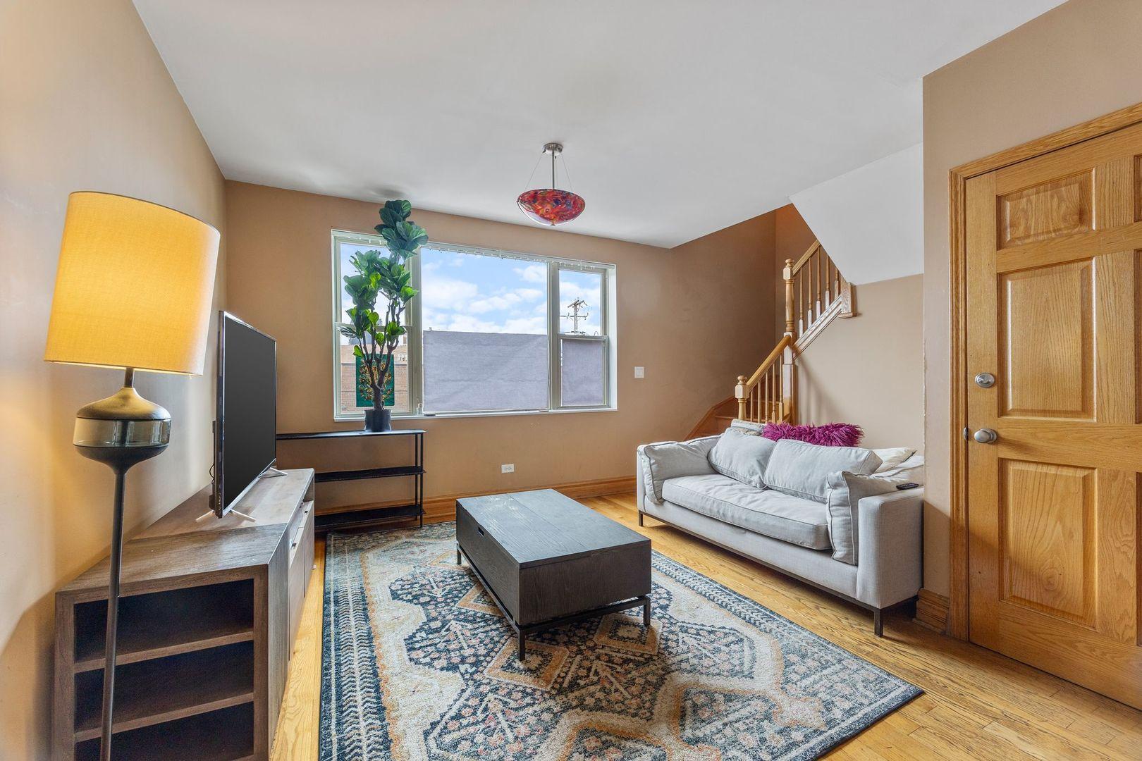 1638 W Blackhawk Street 3