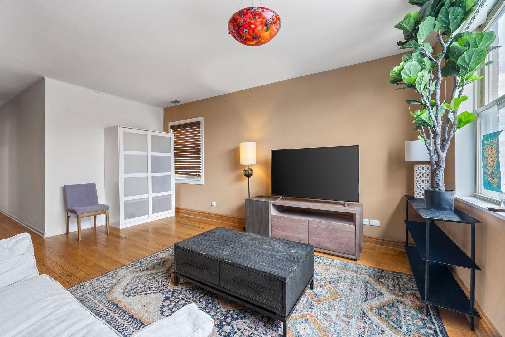 1638 W Blackhawk Street 3