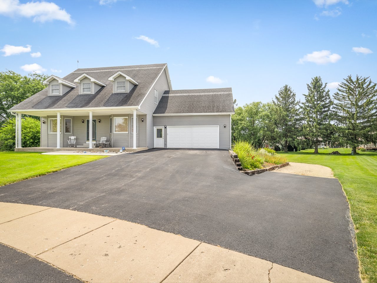1317 RIVERBEND Lane