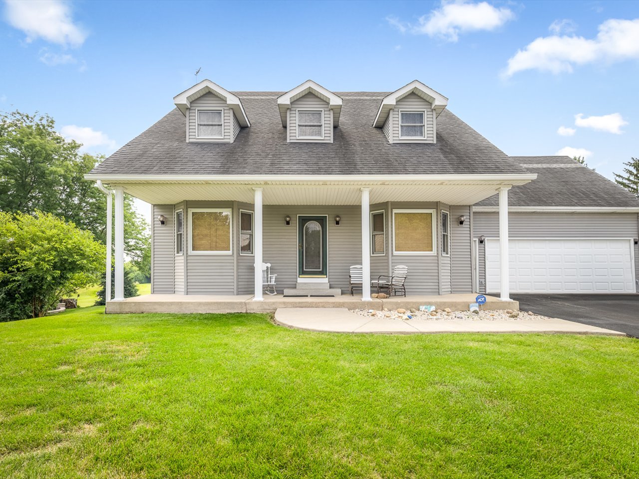 1317 RIVERBEND Lane