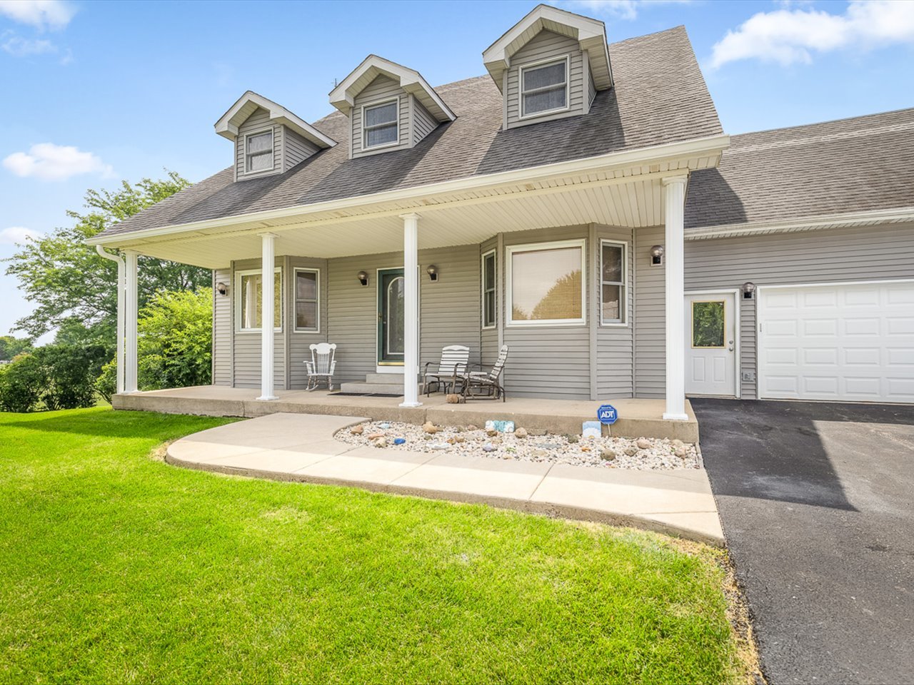 1317 RIVERBEND Lane