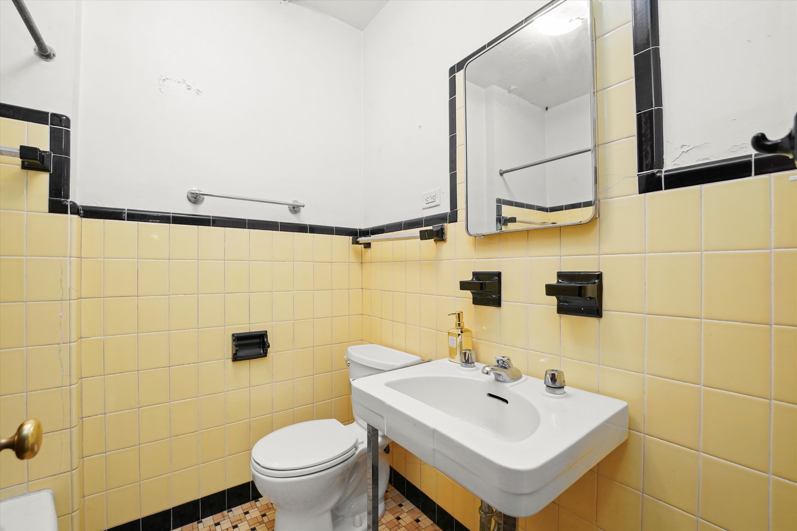 1025 W 79th Street