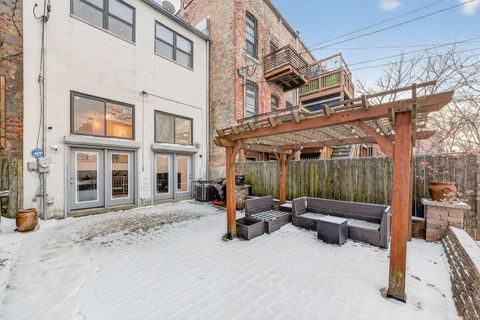 Tiny photo for 626 E Oakwood Boulevard, Chicago, IL 60653 (MLS # 12531246)
