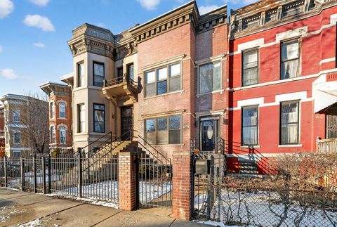 Photo of 626 E Oakwood Boulevard, Chicago, IL 60653 (MLS # 12531246)