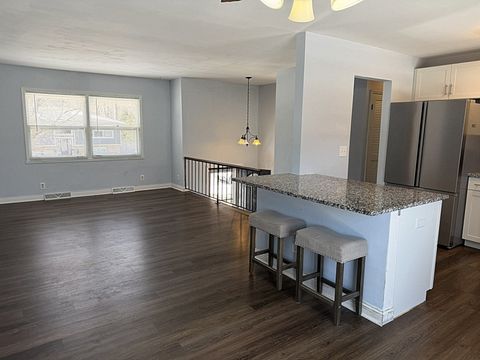 Tiny photo for 620 S 9TH Avenue, St. Charles, IL 60174 (MLS # 12586593)