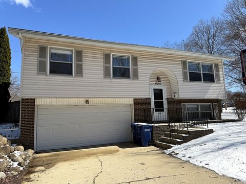 Tiny photo for 620 S 9TH Avenue, St. Charles, IL 60174 (MLS # 12586593)