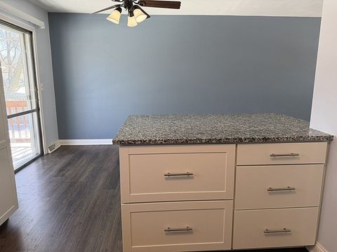 Tiny photo for 620 S 9TH Avenue, St. Charles, IL 60174 (MLS # 12586593)