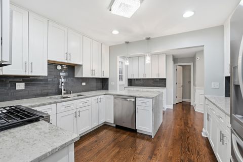 Tiny photo for 612 Citadel Drive, Westmont, IL 60559 (MLS # 12629214)