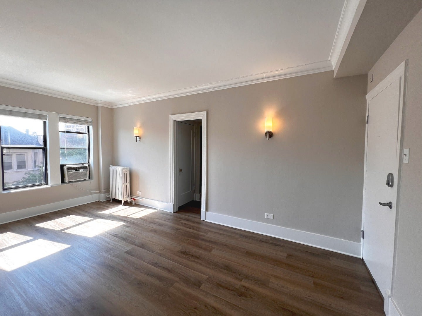 4157 N Clarendon Avenue 304