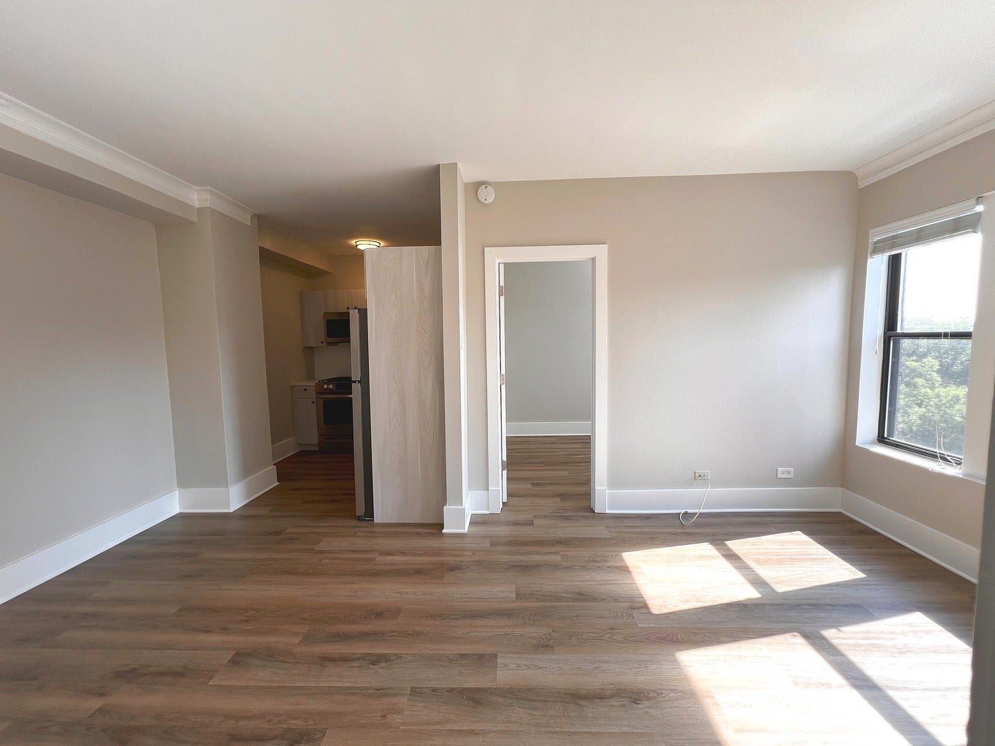 4157 N Clarendon Avenue 304