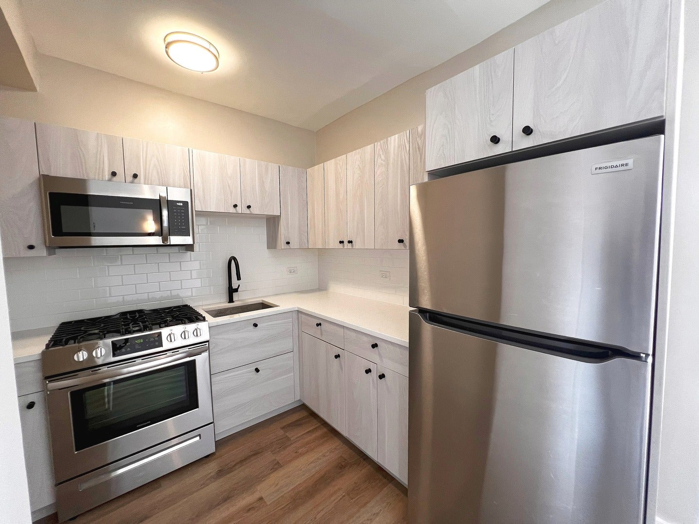 4157 N Clarendon Avenue 304
