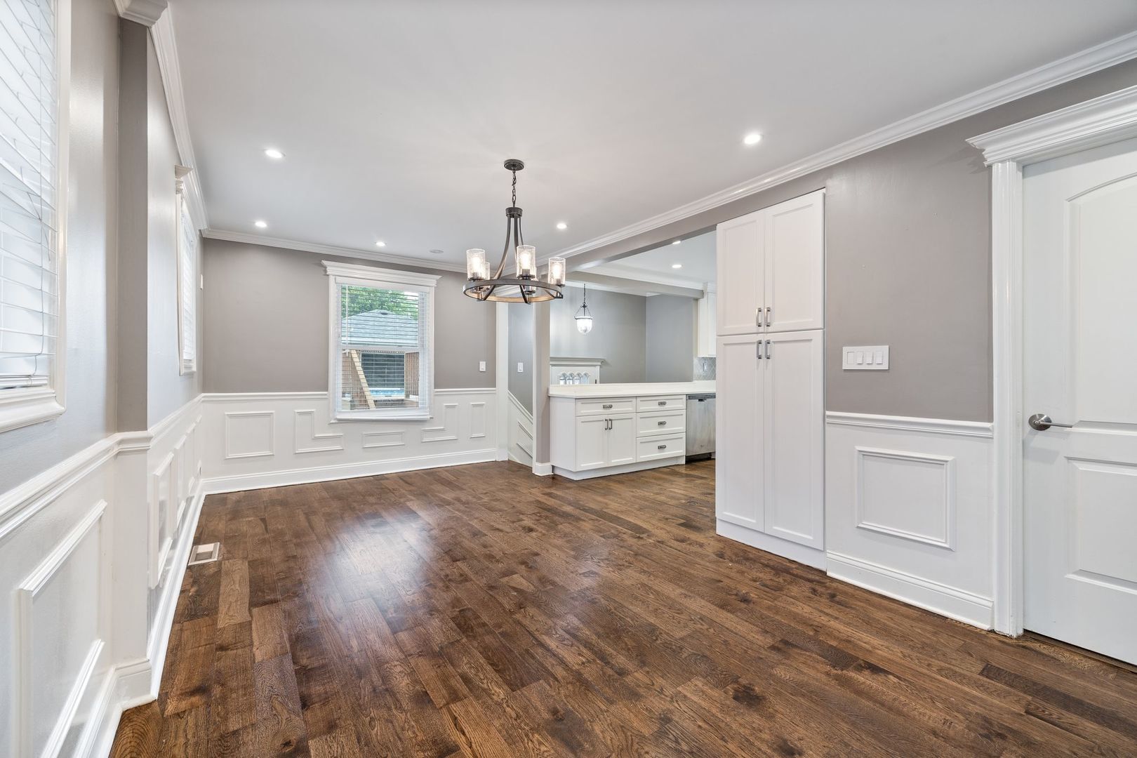 5605 S NORDICA Avenue