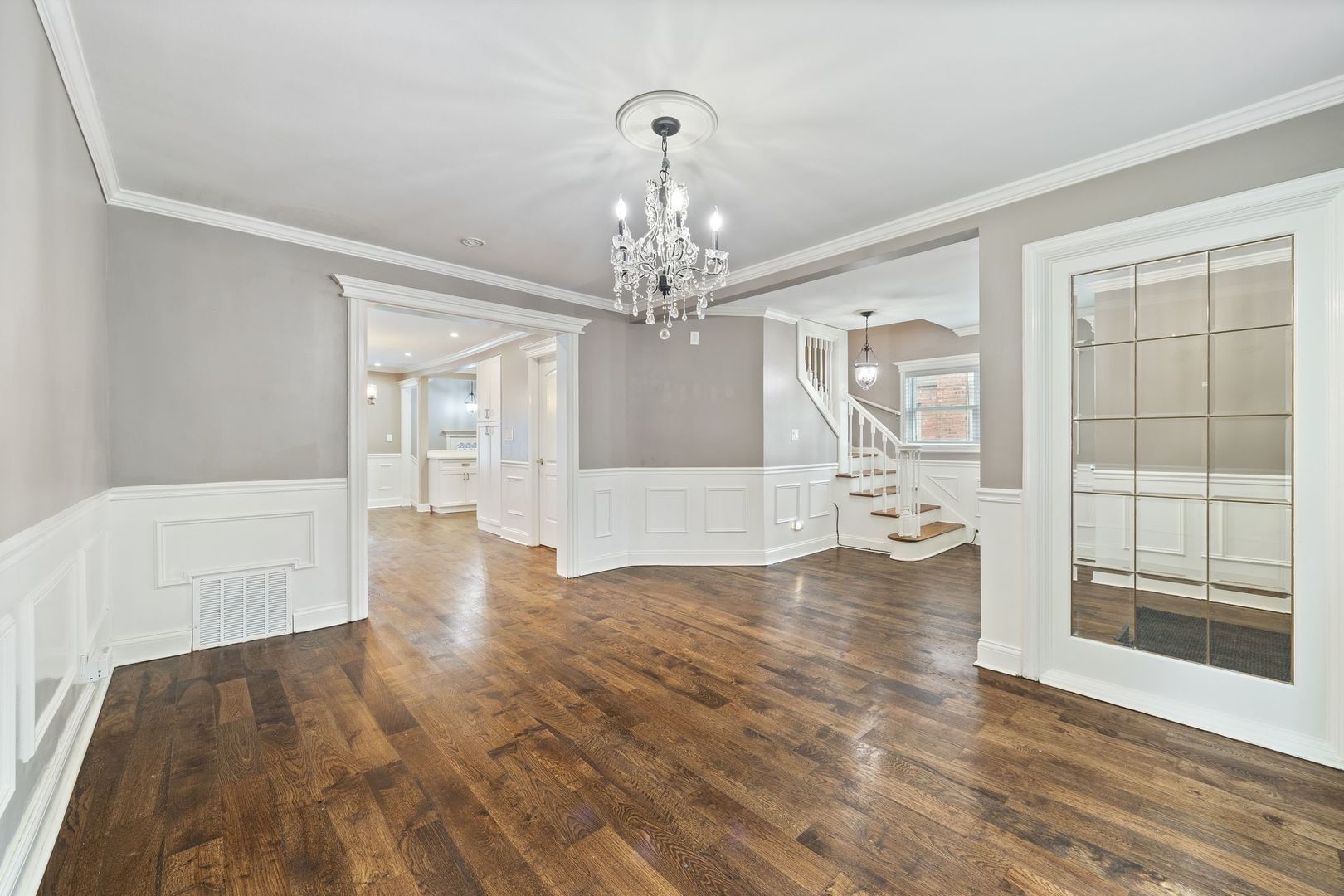 5605 S NORDICA Avenue