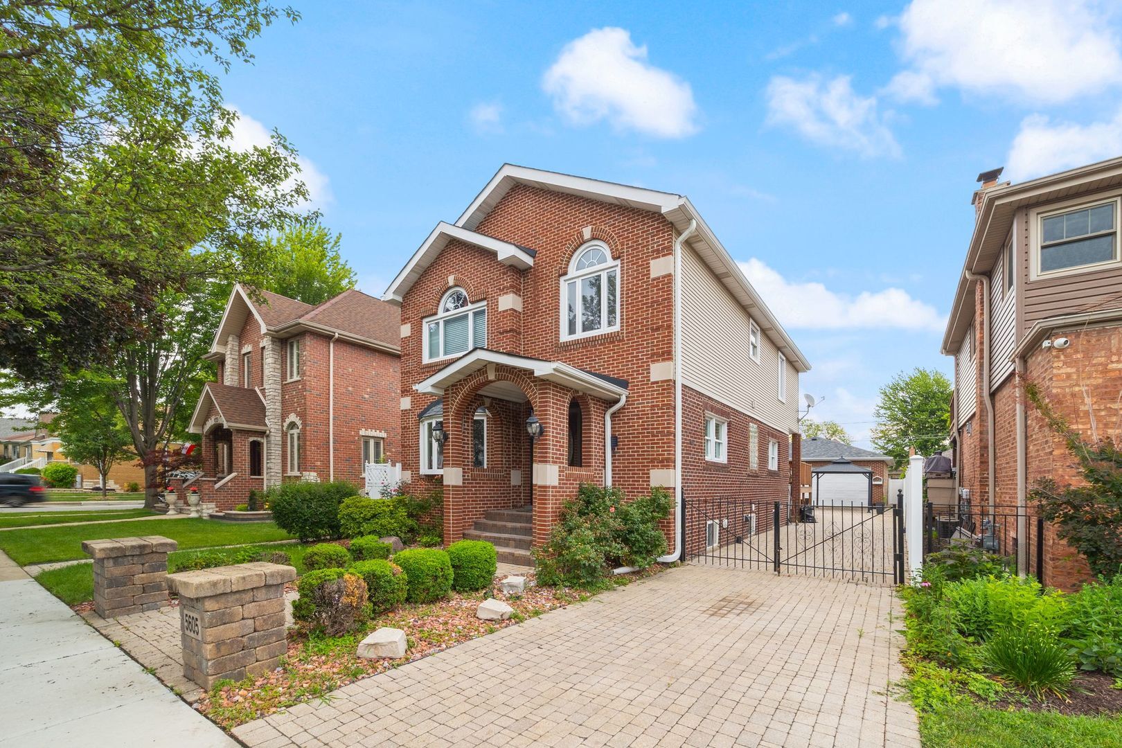 5605 S NORDICA Avenue