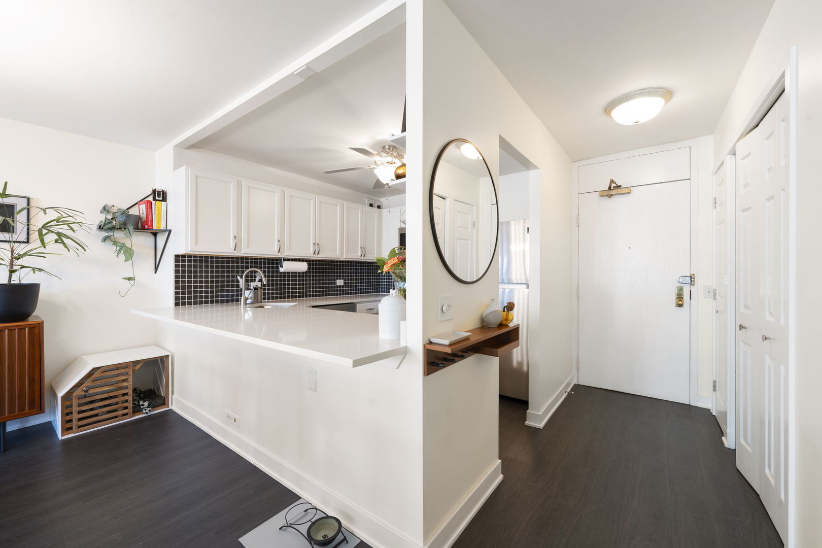 525 W Hawthorne Place 2606