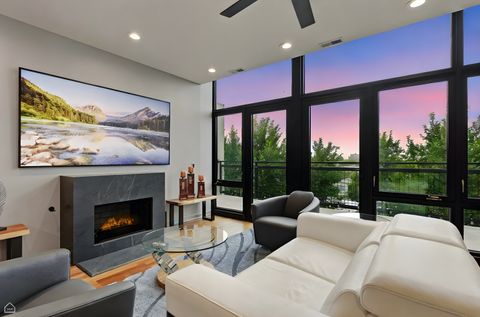 Tiny photo for 3946 N Ravenswood Avenue #603, Chicago, IL 60613 (MLS # 12659558)