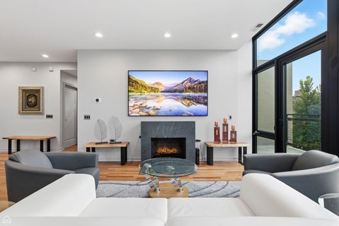 Tiny photo for 3946 N Ravenswood Avenue #603, Chicago, IL 60613 (MLS # 12659558)