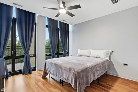 Tiny photo for 3946 N Ravenswood Avenue #603, Chicago, IL 60613 (MLS # 12659558)