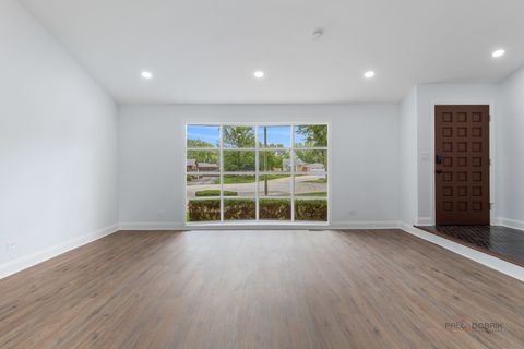 Tiny photo for 522 N Castle Road, Addison, IL 60101 (MLS # 12460054)