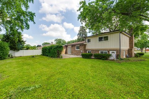 Tiny photo for 522 N Castle Road, Addison, IL 60101 (MLS # 12460054)