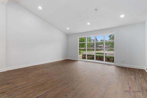 Tiny photo for 522 N Castle Road, Addison, IL 60101 (MLS # 12460054)
