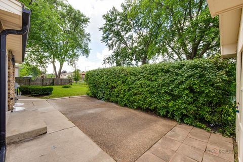 Tiny photo for 522 N Castle Road, Addison, IL 60101 (MLS # 12460054)