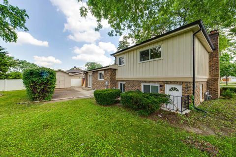 Tiny photo for 522 N Castle Road, Addison, IL 60101 (MLS # 12460054)