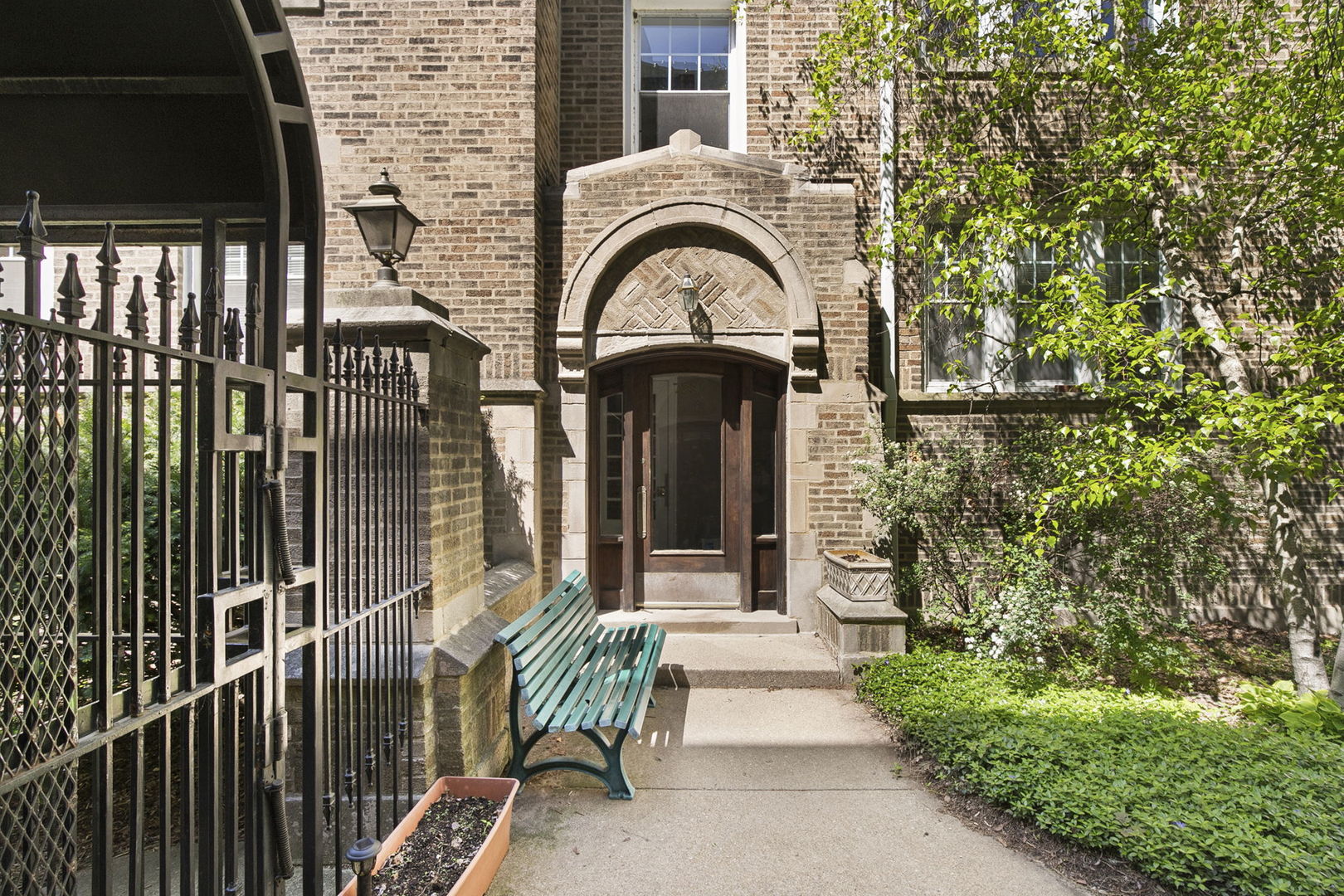 723 Reba Place 2N