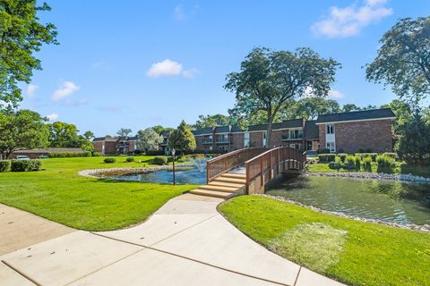 Tiny photo for 3913 Saratoga Avenue #G-204, Downers Grove, IL 60515 (MLS # 12686258)