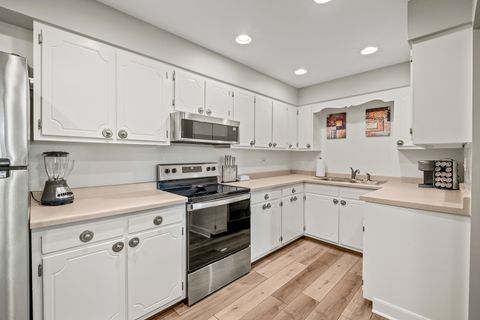 Tiny photo for 3913 Saratoga Avenue #G-204, Downers Grove, IL 60515 (MLS # 12686258)