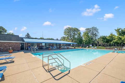 Tiny photo for 3913 Saratoga Avenue #G-204, Downers Grove, IL 60515 (MLS # 12686258)