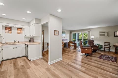Tiny photo for 3913 Saratoga Avenue #G-204, Downers Grove, IL 60515 (MLS # 12686258)