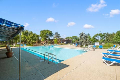 Tiny photo for 3913 Saratoga Avenue #G-204, Downers Grove, IL 60515 (MLS # 12686258)