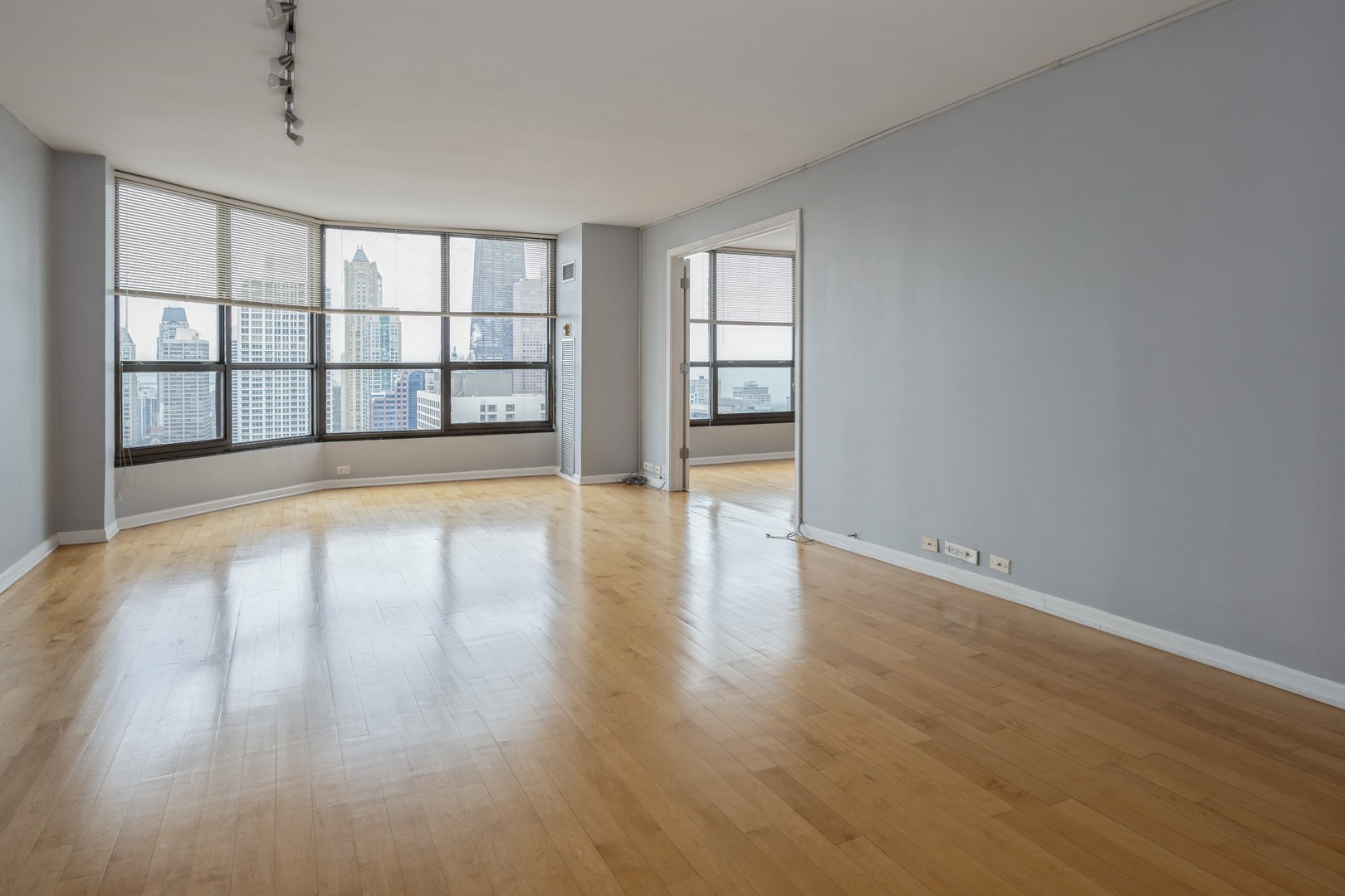 405 N WABASH Avenue 4711