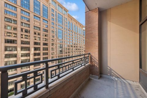 Tiny photo for 520 S State Street #907, Chicago, IL 60605 (MLS # 12502132)