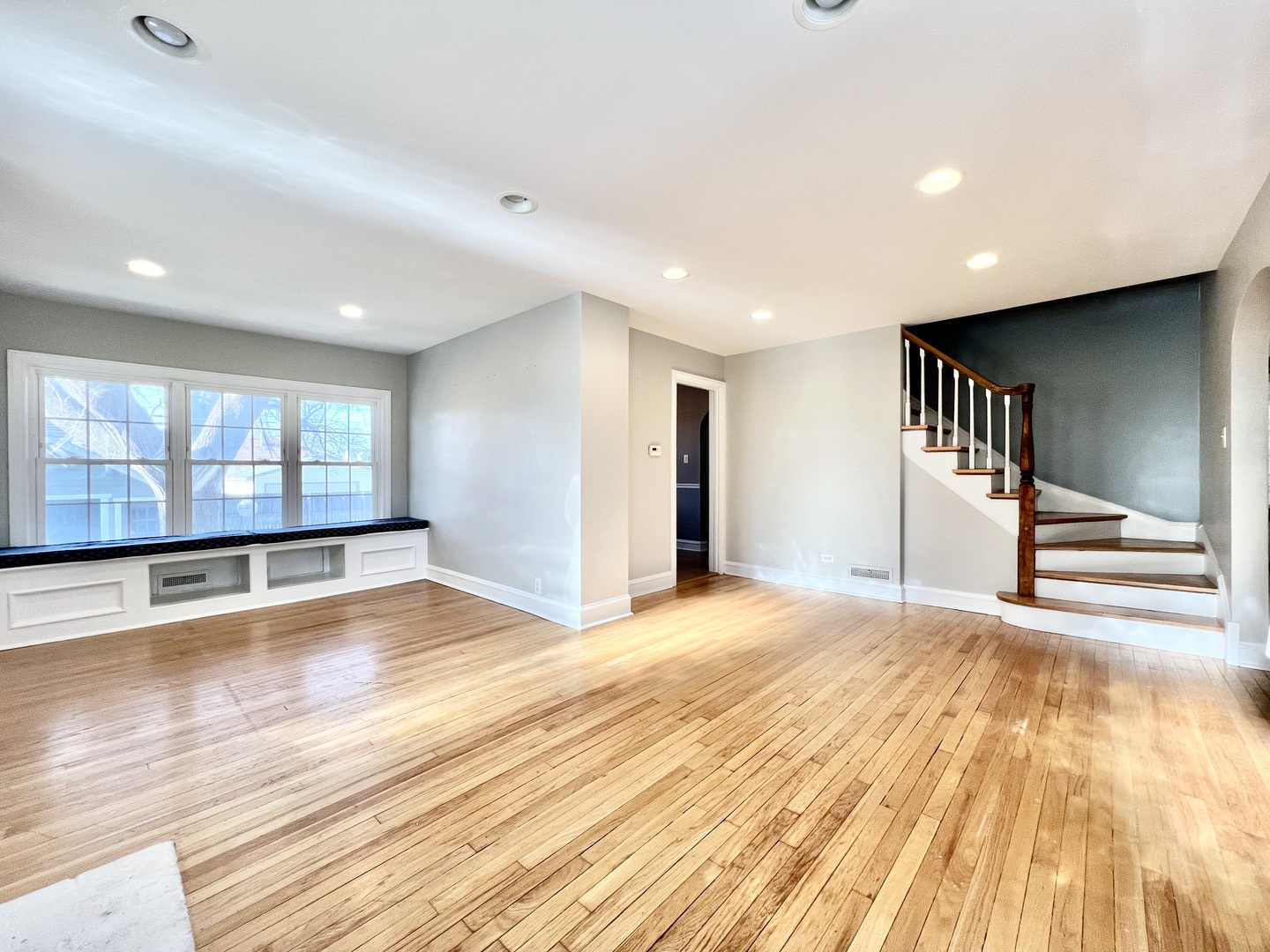 9210 S Trumbull Avenue