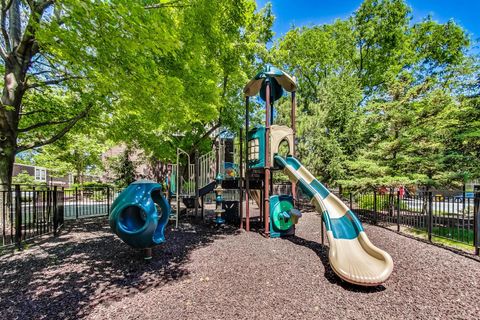 Tiny photo for 88 W Schiller Street #2903L, Chicago, IL 60610 (MLS # 12601354)