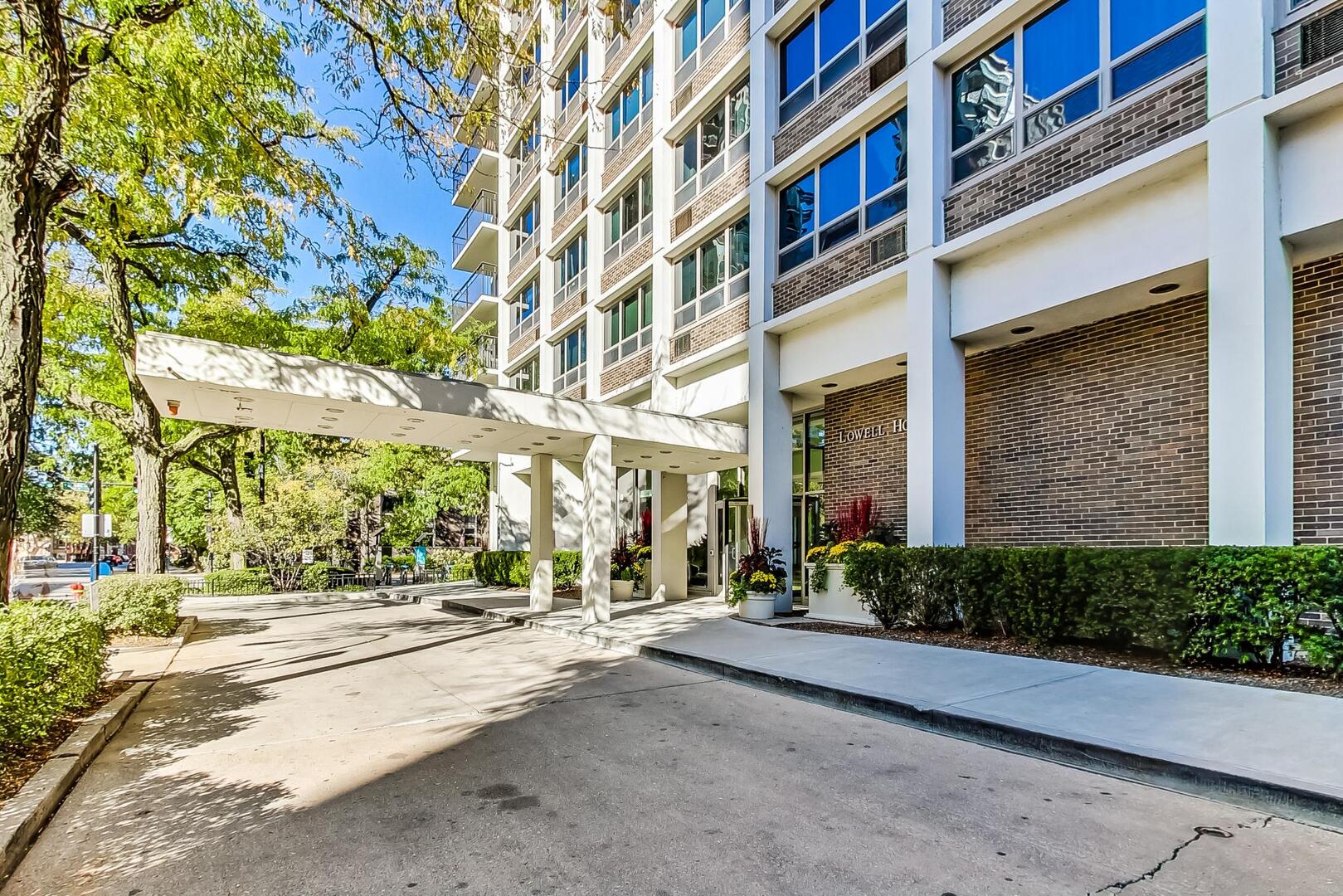 88 W Schiller Street 2903L