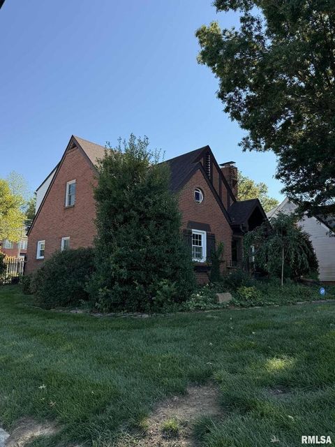 Tiny photo for 200 S 12TH Street, Herrin, IL 62948 (MLS # QC4268705)
