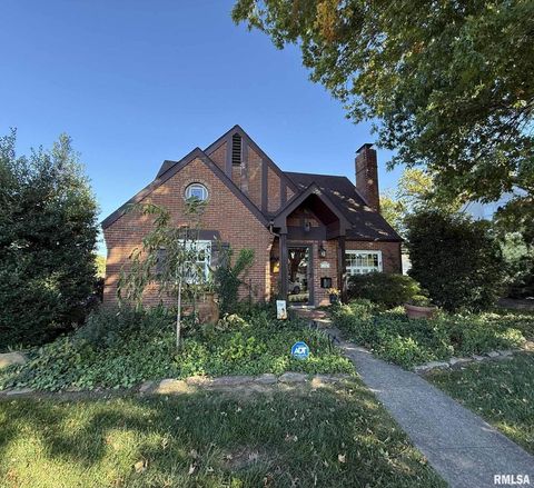 Photo of 200 S 12TH Street, Herrin, IL 62948 (MLS # QC4268705)