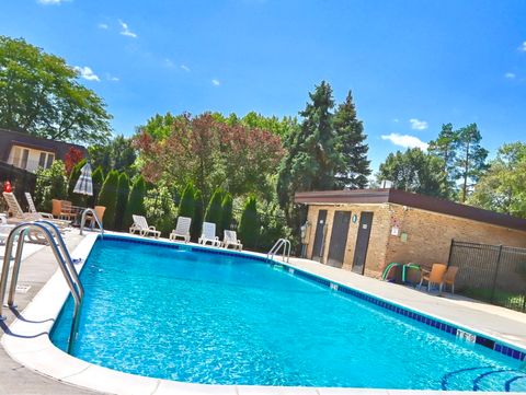 Tiny photo for 1847 Tanglewood Drive #3B, Glenview, IL 60025 (MLS # 12502086)