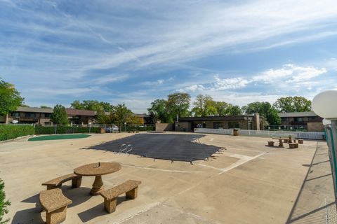 Tiny photo for 2640 N Windsor Drive #102, Arlington Heights, IL 60004 (MLS # 12471196)