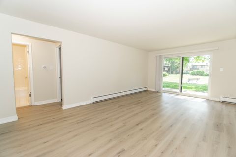 Tiny photo for 2640 N Windsor Drive #102, Arlington Heights, IL 60004 (MLS # 12471196)