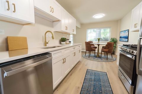 Tiny photo for 2640 N Windsor Drive #102, Arlington Heights, IL 60004 (MLS # 12471196)