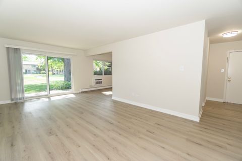 Tiny photo for 2640 N Windsor Drive #102, Arlington Heights, IL 60004 (MLS # 12471196)