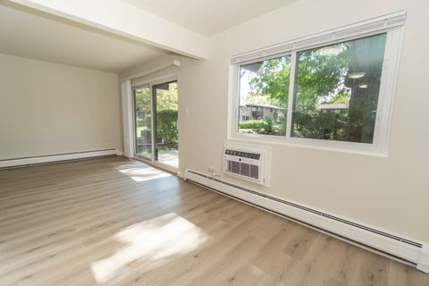 Tiny photo for 2640 N Windsor Drive #102, Arlington Heights, IL 60004 (MLS # 12471196)